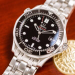 関根勤さんが愛用する腕時計・オメガ シーマスター プロフェッショナル 300 コーアクシャル Ref.212.30.41.20.01.003