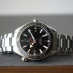 濱田岳さんの腕時計オメガ編・シーマスター 600 プラネットオーシャン Ref.232.30.42.21.01.001